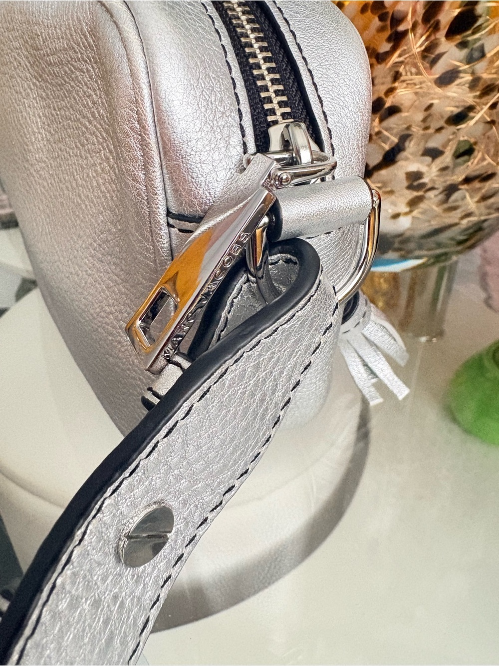 Marc Jacobs Metallic Silver Leather Crossbody Camera Bag - Picture 4 of 5